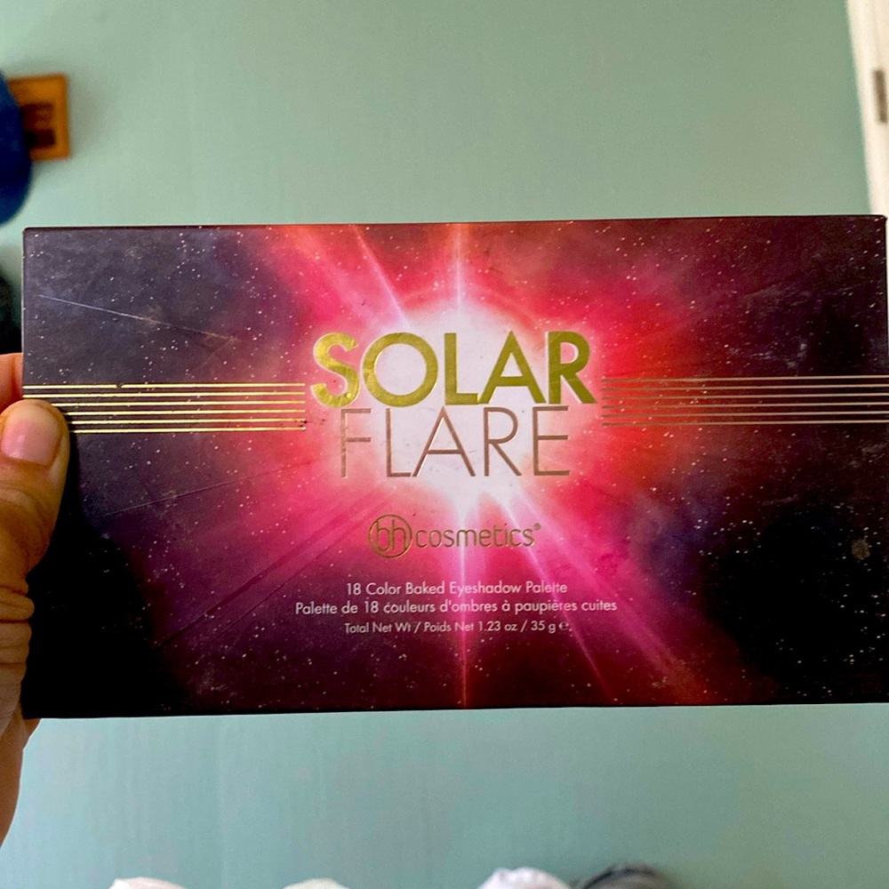 BH Cosmetics “Solar Flare” 18 Color Baked Eyeshadow Palette.